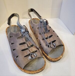 Pandere Women's Gray Sandals Sz 11